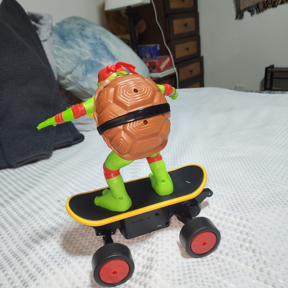 TEENAGE MUTANT NINJA TURTLES GIANT COWABUNGA SKATEBOARD RAPHAEL NO REMOTE 13" - Picture 4 of 6
